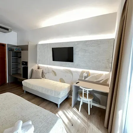 Park Hotel Pineta & Dependance Suite Eraclea Mare Exterior photo